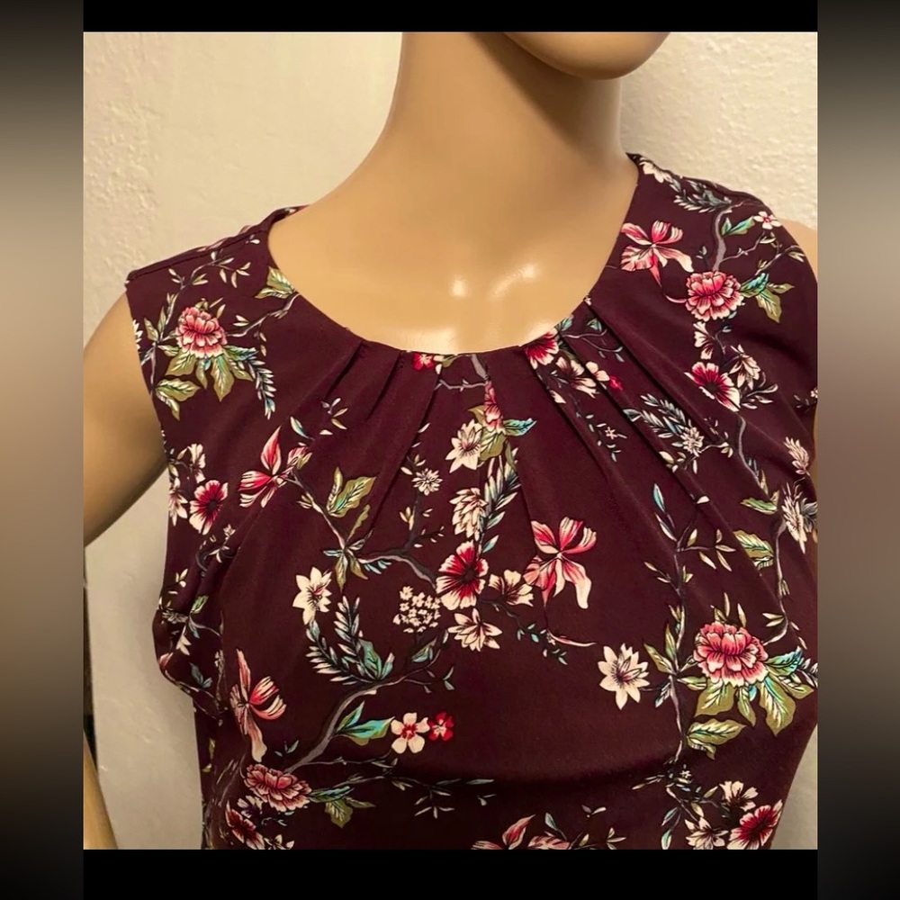 10160 Women’s floral top size M